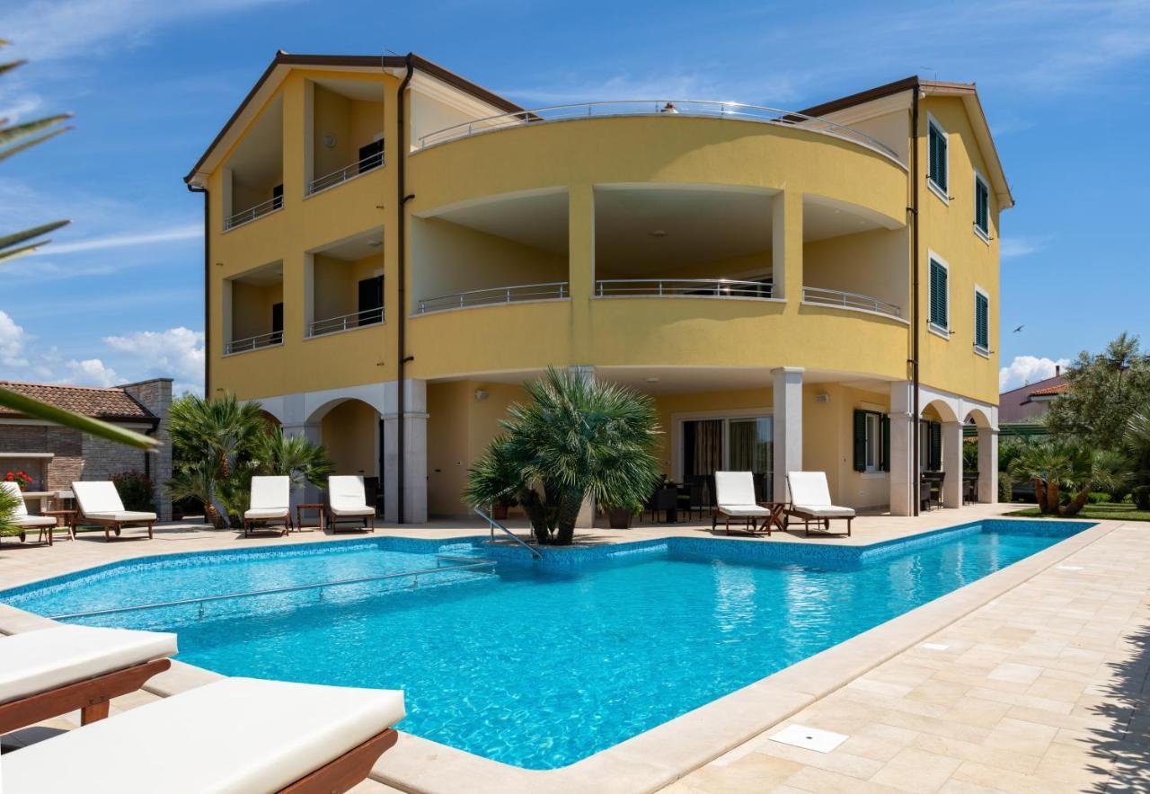 B&B Villa Oasa 1 罗维尼 外观 照片