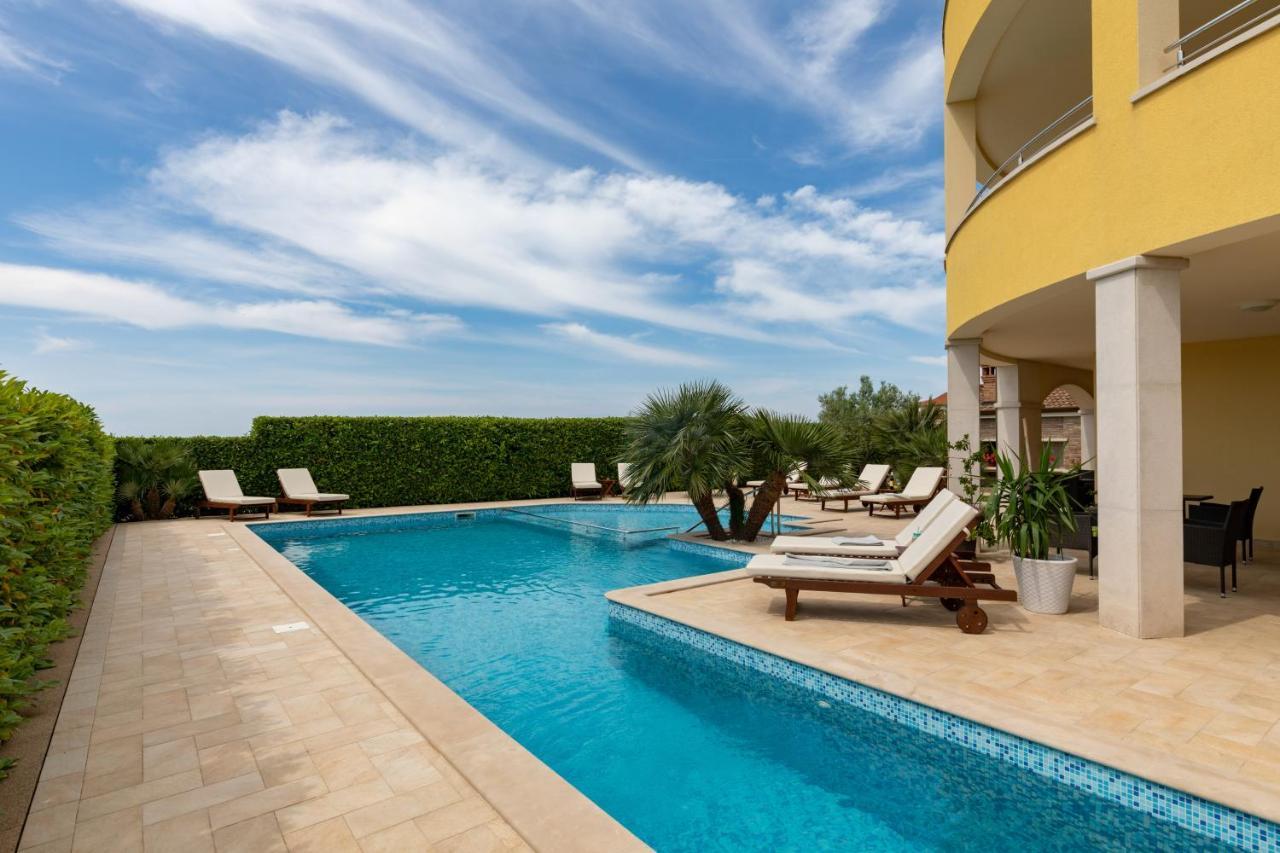 B&B Villa Oasa 1 罗维尼 外观 照片
