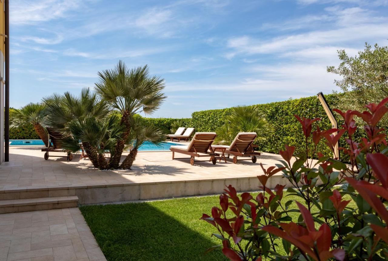 B&B Villa Oasa 1 罗维尼 外观 照片