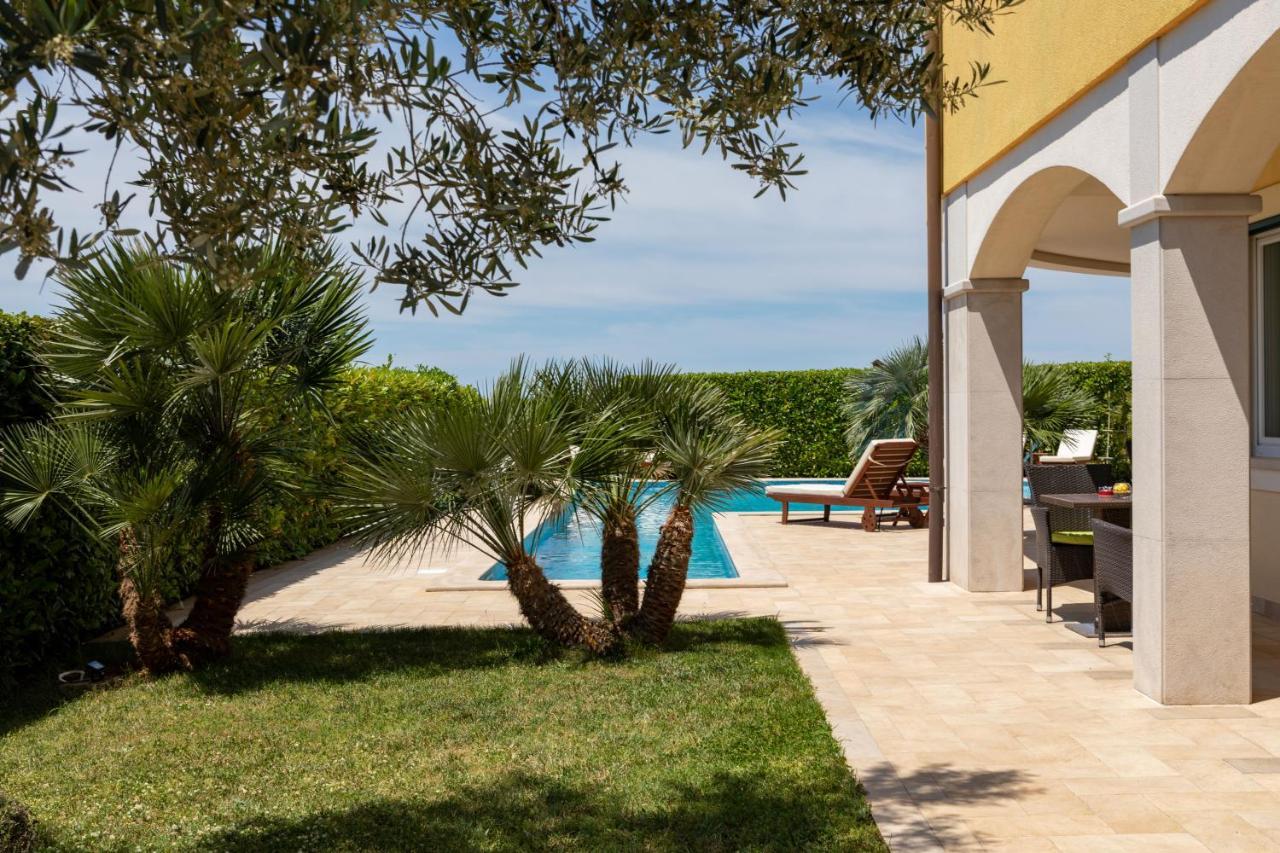 B&B Villa Oasa 1 罗维尼 外观 照片