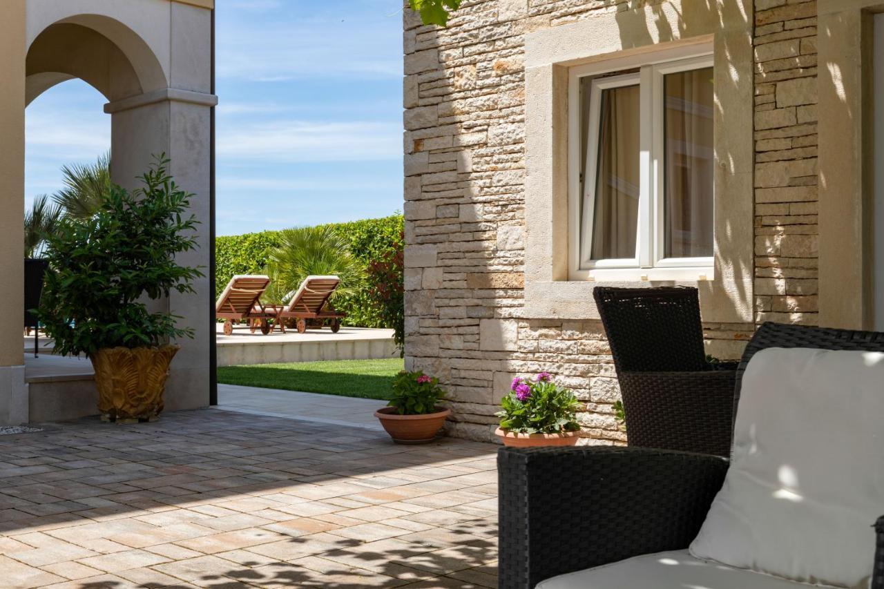 B&B Villa Oasa 1 罗维尼 外观 照片