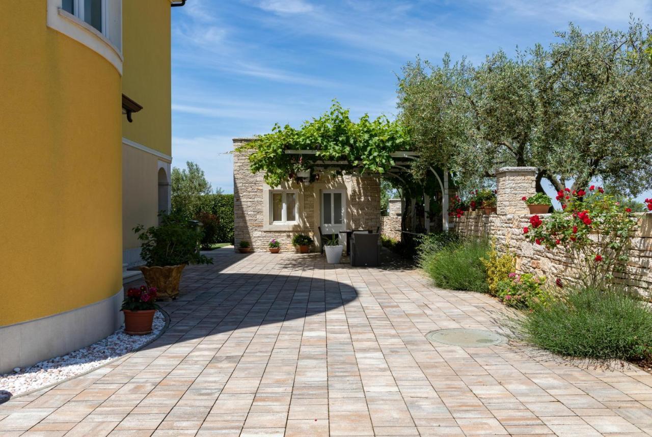 B&B Villa Oasa 1 罗维尼 外观 照片