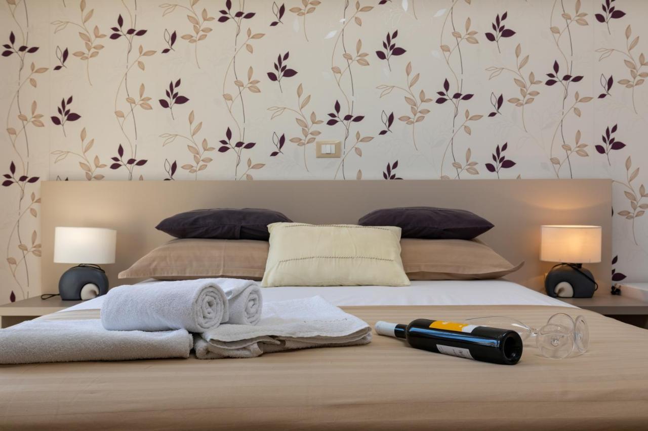 B&B Villa Oasa 1 罗维尼 外观 照片