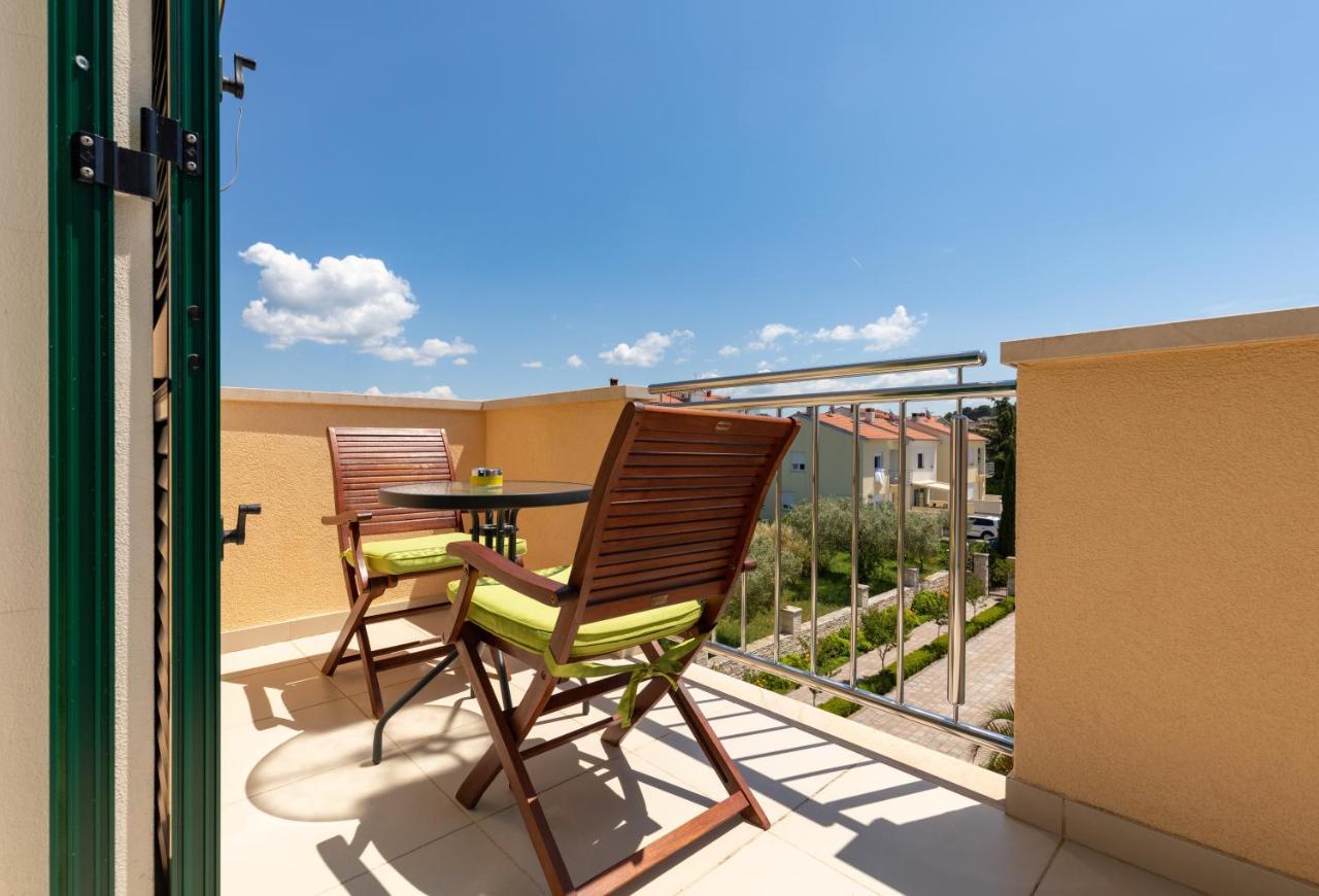 B&B Villa Oasa 1 罗维尼 外观 照片
