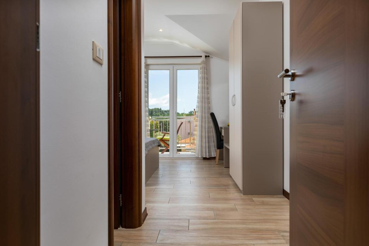 B&B Villa Oasa 1 罗维尼 外观 照片