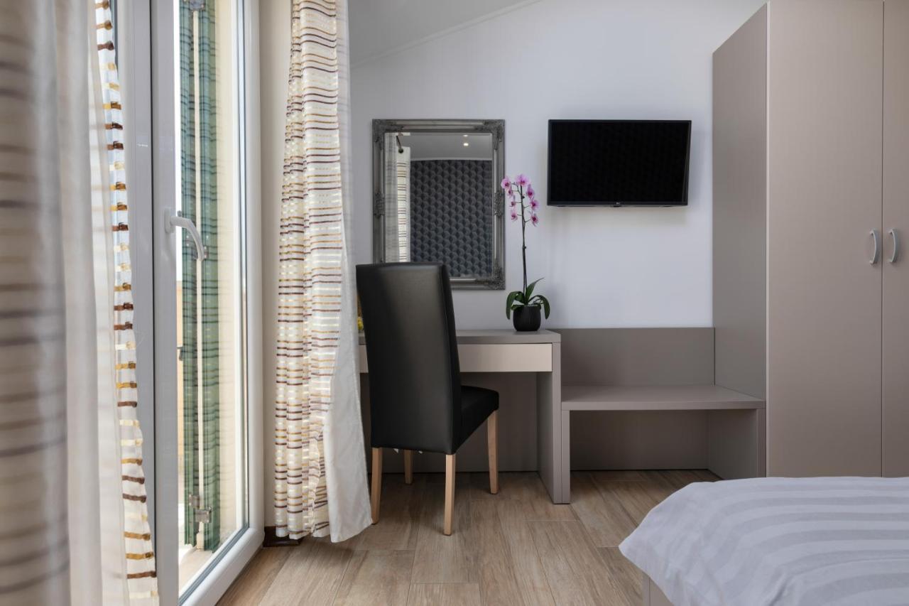 B&B Villa Oasa 1 罗维尼 外观 照片