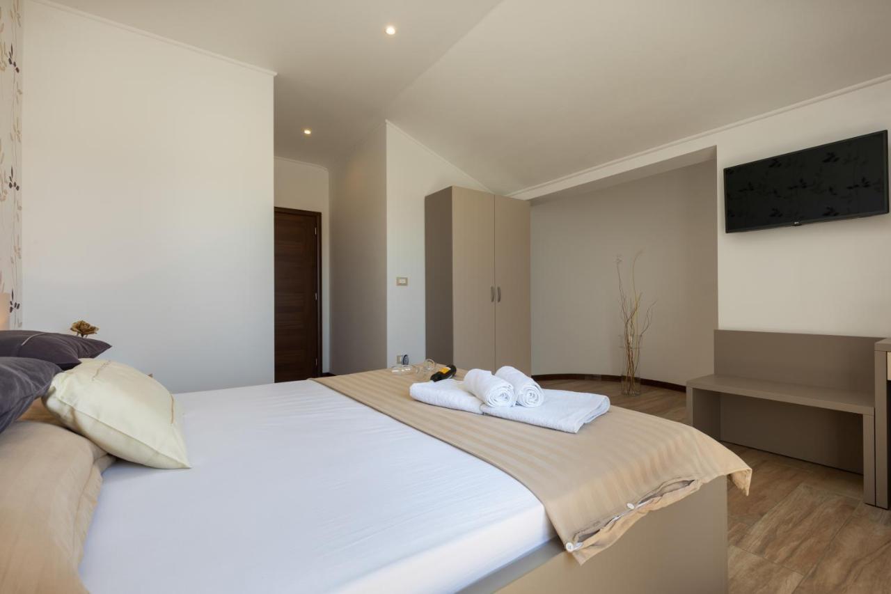 B&B Villa Oasa 1 罗维尼 外观 照片