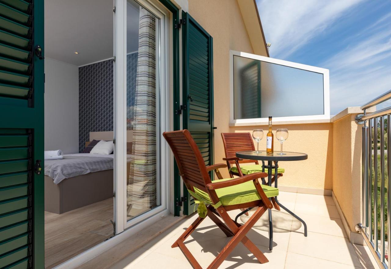 B&B Villa Oasa 1 罗维尼 外观 照片