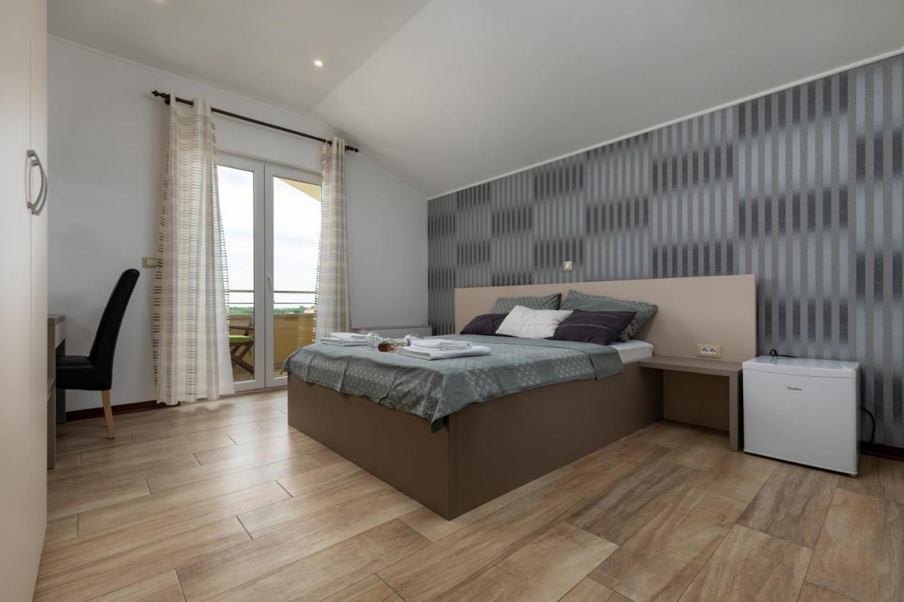 B&B Villa Oasa 1 罗维尼 外观 照片