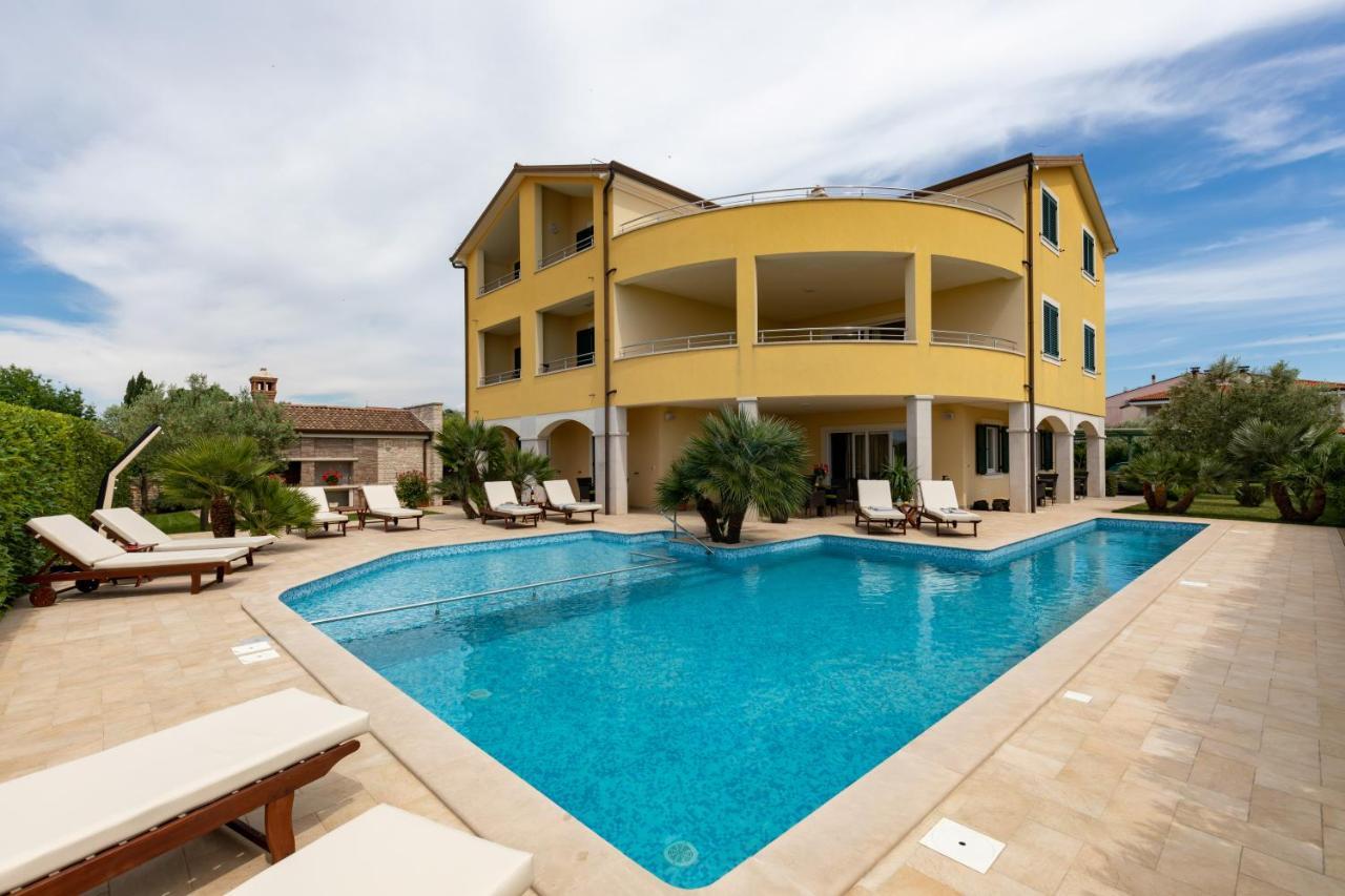 B&B Villa Oasa 1 罗维尼 外观 照片