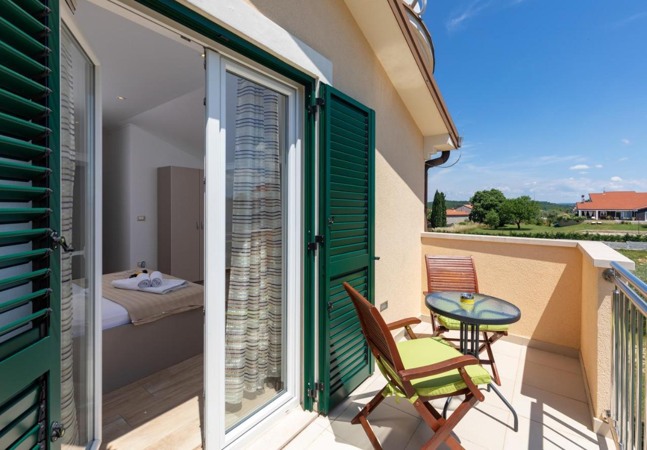 B&B Villa Oasa 1 罗维尼 外观 照片