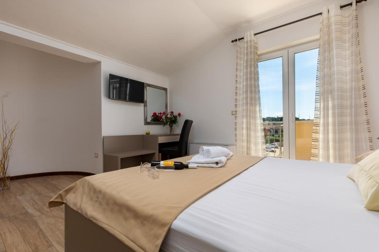 B&B Villa Oasa 1 罗维尼 外观 照片
