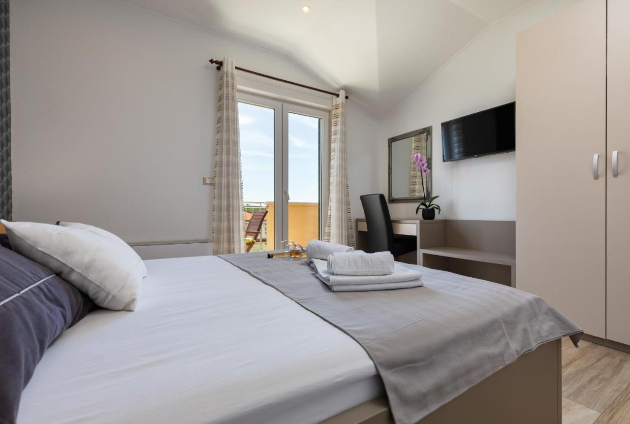 B&B Villa Oasa 1 罗维尼 外观 照片