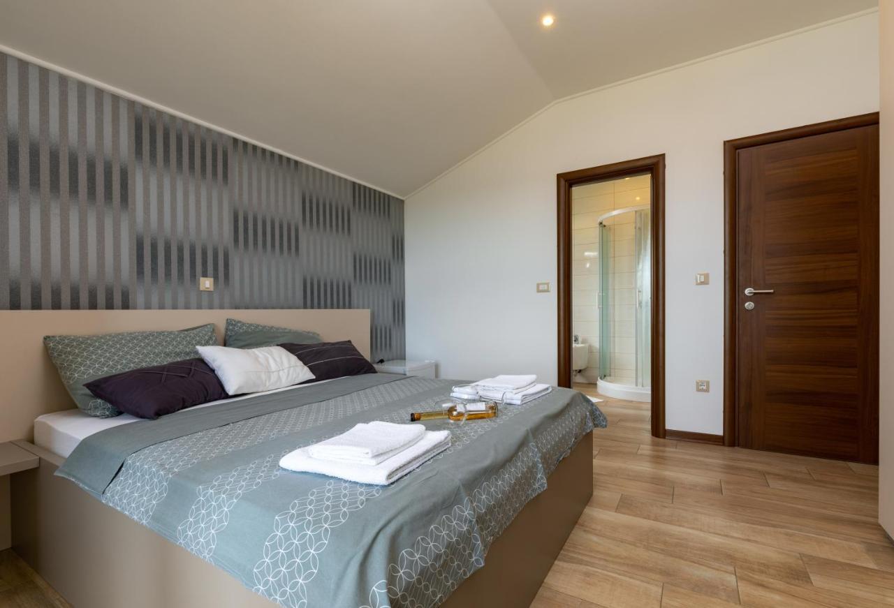 B&B Villa Oasa 1 罗维尼 外观 照片